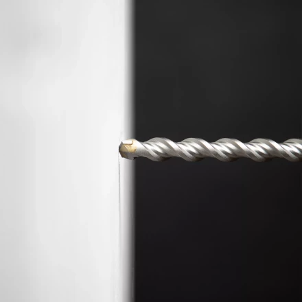 Бур по бетону Denzel, 14 x 210 мм  двойная спираль, три пылеотводящие кромки, 705030 купить в Нефтеюганске