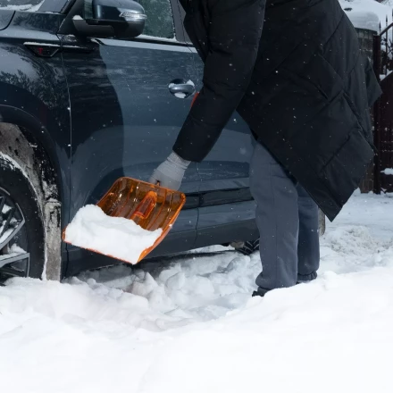 Лопата для уборки снега Сибртех 61673, поликарбонат, 270х360х840 мм, стальной черенок, усиленная купить в Нефтеюганске