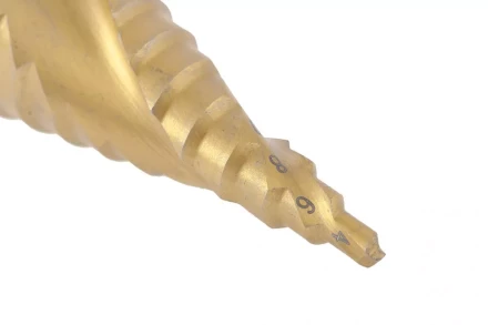Сверло ступенчатое 4-6-8-10-12-14-16-18-20-22-24-26-28-30-32 мм HSS спиральный Профиль трехгранный хвостовик Matrix 72359 купить в Нефтеюганске