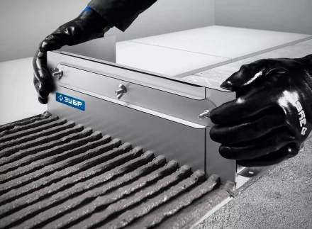 ЗУБР зуб 12*12 мм, до 600 мм, оцинкованная сталь, Раздвижная гребенка для плитки, ПРОФЕССИОНАЛ (08045-12) купить в Нефтеюганске