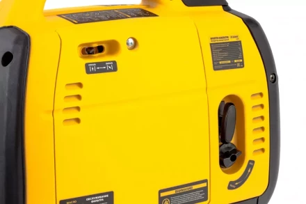 Генератор инверторный GT-2200iS, 2.2 кВт, 230 В, бак 4 л, закрытый корпус, ручной старт Denzel 94702 купить в Нефтеюганске