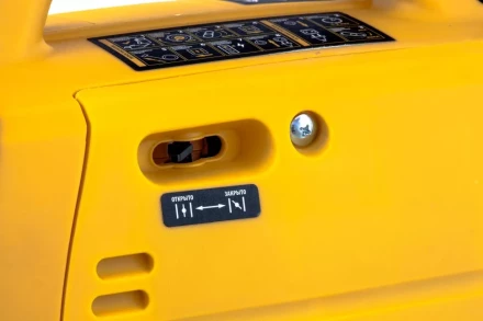 Генератор инверторный GT-2200iS, 2.2 кВт, 230 В, бак 4 л, закрытый корпус, ручной старт Denzel 94702 купить в Нефтеюганске