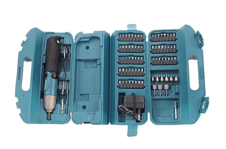 Отвертка Makita 6723DW с набором бит в кейсе купить в Нефтеюганске