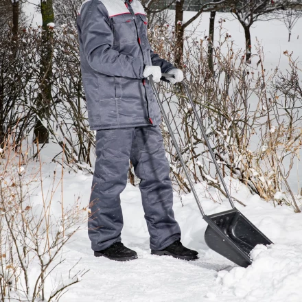 Движок для уборки снега пластиковый Сибртех, 570 х 470 х 1300 мм, стальная рукоятка, Россия, 615925 купить в Нефтеюганске