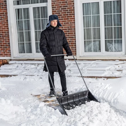 Движок для уборки снега пластиковый Сибртех, 695 х 540 х 1460 мм, стальная рукоятка, Россия 615935 купить в Нефтеюганске