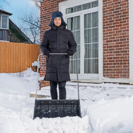 Движок для уборки снега пластиковый Сибртех, 695 х 540 х 1460 мм, стальная рукоятка, Россия 615935 купить в Нефтеюганске