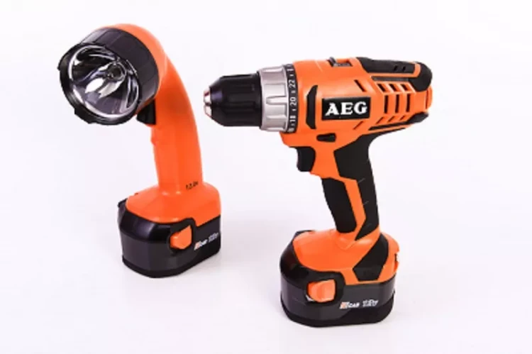 Аккумуляторная дрель AEG BS 12 G2 NC-142 CF 443769 купить в Нефтеюганске