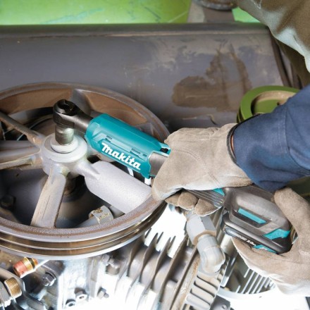 Аккумуляторный угловой гайковерт Makita WR100DZ (без АКБ и ЗУ) купить в Нефтеюганске