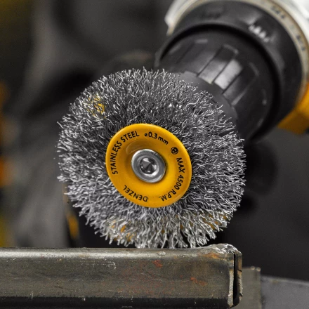 Щетка для дрели, 60 мм, Плоская, со шпилькой, нержавеющая витая проволока Denzel 744463 купить в Нефтеюганске