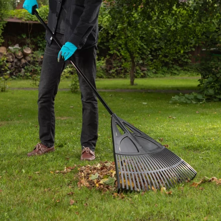 Грабли веерные пластиковые, 620 х 1750 мм, 27 плоских зубьев, алюминиевый черенок, Россия, Palisad 61806 купить в Нефтеюганске