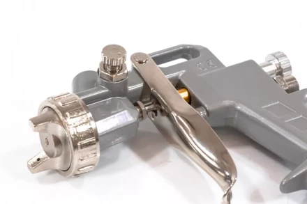 Пневматический краскопульт с верхним бачком V=1,0 л + сопла диаметром 1.2, 1.5 и 1.8 мм  MATRIX 57315 купить в Нефтеюганске