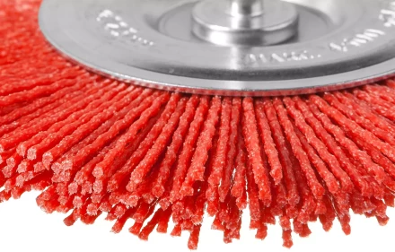 ЗУБР &quot;ПРОФЕССИОНАЛ&quot;. Щетка дисковая для дрели, нейлоновая проволока с абразивным покрытием, 75мм 35161-075_z02 купить в Нефтеюганске