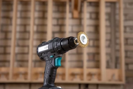 Кордщетка HAMMER плоская 50мм для дрели гофрированная латунированная сталь (207-205) купить в Нефтеюганске