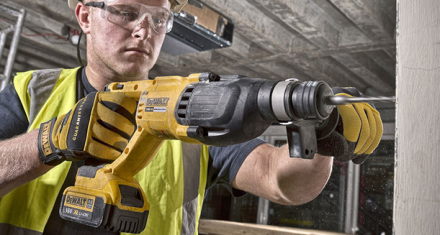 Перфоратор аккуммуляторный DeWalt DCH 133 N купить в Нефтеюганске