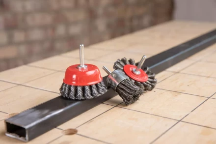 Кордщетка HAMMER кисть 28мм для дрели витая сталь (207-211) купить в Нефтеюганске