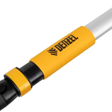 Щетка-сметка со скребком, телескоп, поворотная голова, 750-1120 мм Denzel 55326 купить в Нефтеюганске