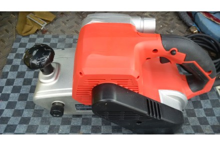 Ленточная шлифмашина Makita M9400  купить в Нефтеюганске