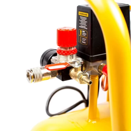 Компрессор воздушный BCI2300/50, ременный привод, 2.3 кВт, 50 литров, 400 л/мин Denzel 58113 купить в Нефтеюганске