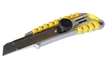 Нож со сменным лезвием 18 мм металлический корпус Энкор 9670 9670 купить в Нефтеюганске