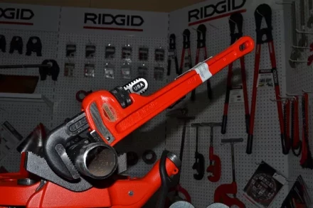 Прямой трубный ключ для тяжелых работ 18  31025 купить в Нефтеюганске