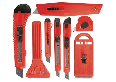 Набор ножей выдвижные лезвия 9 мм - 4 шт, 18 мм - 2 шт, + скребки 40 - 52 мм 2 шт MATRIX 78991 купить в Нефтеюганске