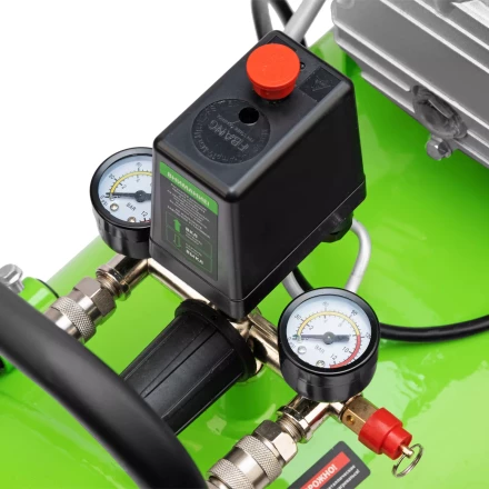 Компрессор воздушный Сибртех КК-2200/100 58009, 2,2 кВт, 350 л/мин, 100 л, прямой привод, масляный купить в Нефтеюганске