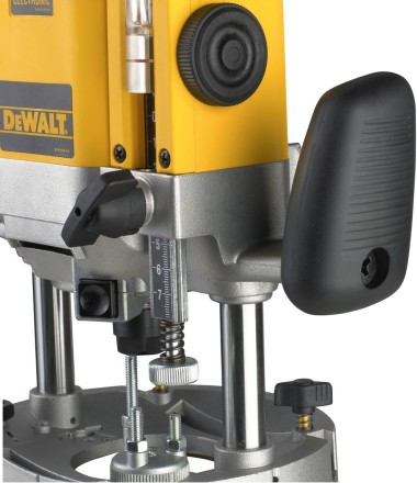 Фрезер DeWalt DW 625E купить в Нефтеюганске