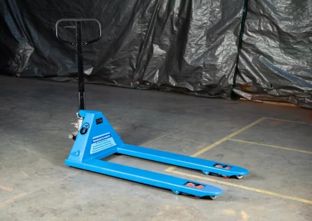 Тележка гидравлическая широковильная 2500 кг 1220х685 мм полиуретановые колеса TOR RHP 1002515 купить в Нефтеюганске