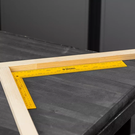 Угольник стальной Denzel, 200 х 300 мм, 32388 купить в Нефтеюганске