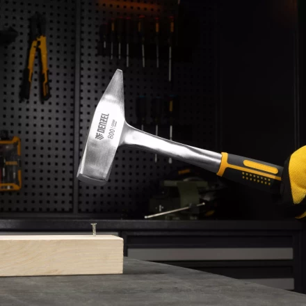 Молоток слесарный 800 г Denzel 10405, цельнометаллический, двухкомпонентная рукоятка купить в Нефтеюганске