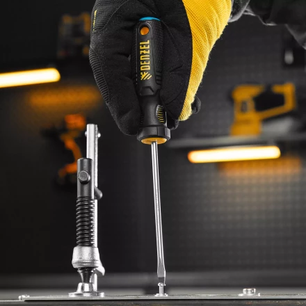 Отвертка, SL4х100 мм, S2, 3к рукоятка Denzel 121927 купить в Нефтеюганске