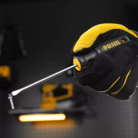 Отвертка, SL4х100 мм, S2, 3к рукоятка Denzel 121927 купить в Нефтеюганске