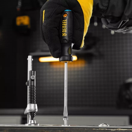 Отвертка, SL5x100 мм, S2, 3к рукоятка Denzel 121967 купить в Нефтеюганске