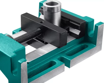 Тиски KRAFTOOL станочные трехсторонние 32716-100 купить в Нефтеюганске