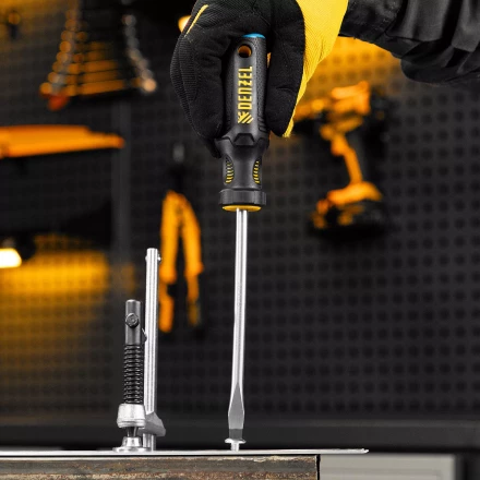 Отвертка Denzel, SL8x150 мм, S2, 3к рукоятка, 122007 купить в Нефтеюганске