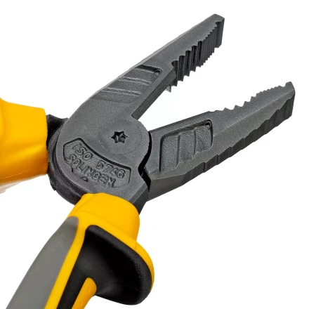 Плоскогубцы комбинированные 180 мм Denzel 17081, трехкомпонентные рукоятки купить в Нефтеюганске