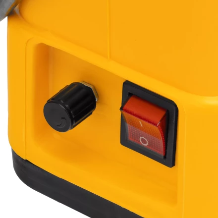 Опрыскиватель ранцевый аккумуляторный Denzel D-16LA, 16 л, 12 В, 8 Ач 64789 купить в Нефтеюганске