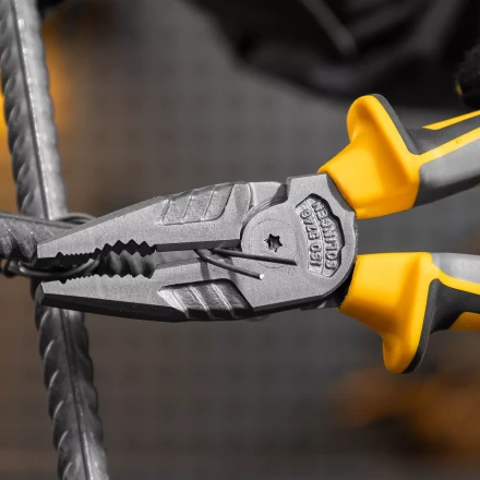 Плоскогубцы комбинированные 205 мм Denzel 17082, трехкомпонентные рукоятки купить в Нефтеюганске