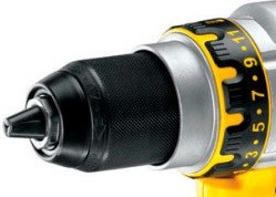 Дрель-винтоверт аккумуляторная DeWalt DCD 932 М2 купить в Нефтеюганске