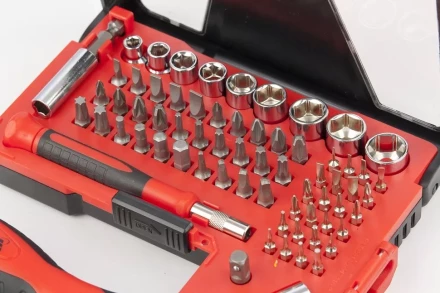 Отвертка реверсивная с набором бит и торцевых головок, 67 шт., CrV Matrix 11784 купить в Нефтеюганске