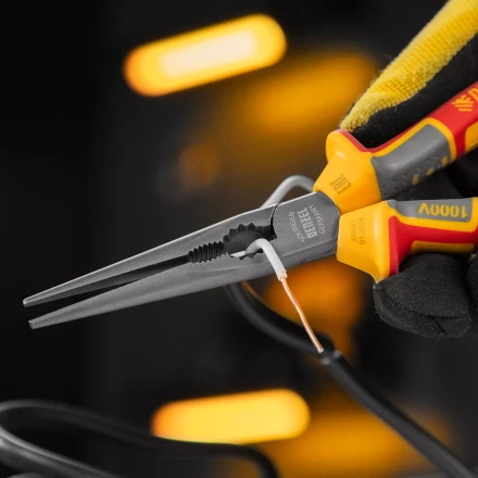 Длинногубцы прямые Denzel 17305, диэлектрические рукоятки до 1000 В, трехкомпонентные рукоятки, 205мм купить в Нефтеюганске