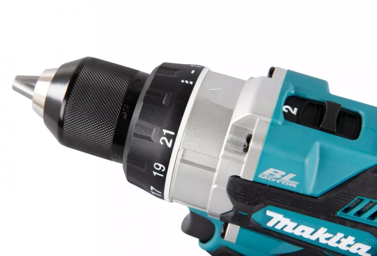 Аккумуляторная дрель-шуруповерт Makita DDF486RT купить в Нефтеюганске