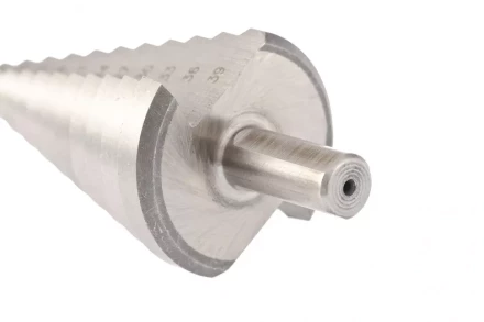 Сверло ступенчатое 4-6-9-12-15-18-21-24-27-30-33-36-39 мм Р6М5 трехгранный хвостовик Барс 72363 купить в Нефтеюганске