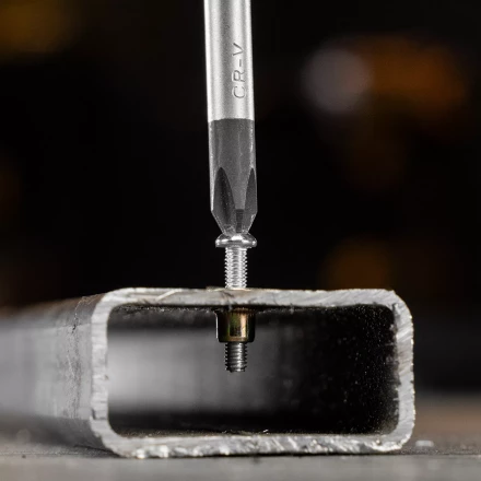 Заклепки резьбовые, стальные, оцинкованные, М3, пластиковый кейс, 200 шт. Denzel 40600 купить в Нефтеюганске