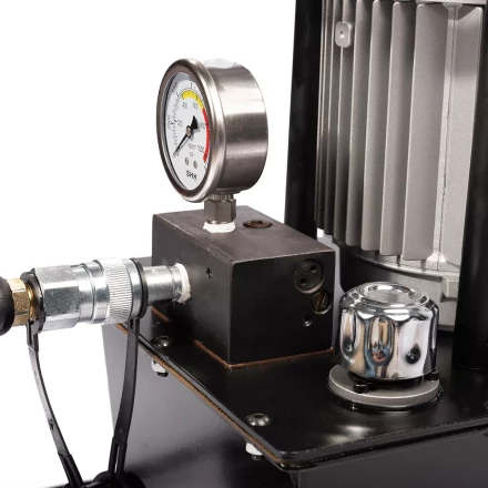 Насосная гидравлическая станция КВТ ПМЭ-7100 объем маслобака 10.0 л (230 В/50 Гц) (91798) купить в Нефтеюганске