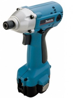 Аккумуляторная дрель-шуруповерт Makita 6990DWAE купить в Нефтеюганске