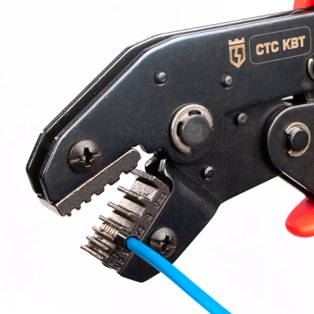 Пресс-клещи КВТ СТС+5 с 5 матрицами для опрессовки автоклемм, втулочных, изолированных и неизолированных наконечников (набор) (86875) купить в Нефтеюганске