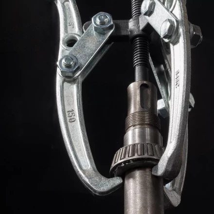 Съемник механический двухлапковый КВТ СМ-110Д серия ПРОФИ (82130) купить в Нефтеюганске