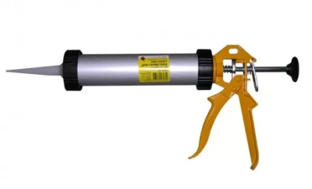 Пистолет для герметика закрытый Энкор 56354 купить в Нефтеюганске