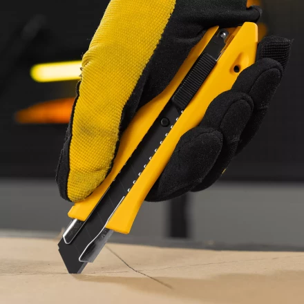 Нож Denzel, 18 мм, сменное лезвие, SK4, метал. направляющая, нажимной фиксатор, 78942 купить в Нефтеюганске